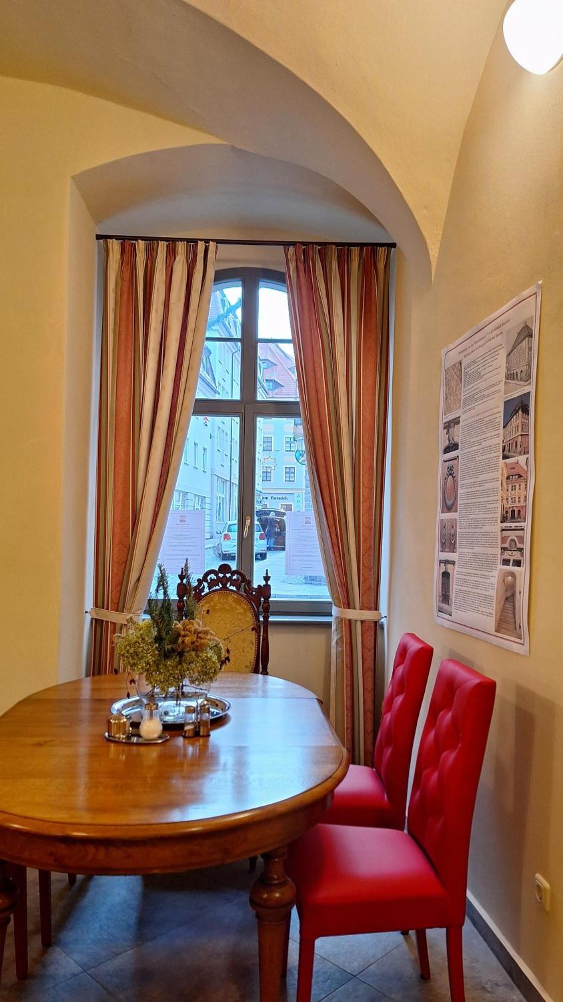 Stadtpalais Romantik-Suite 3 Zimmer Maximal 6 Personen เบาท์เซน ภายนอก รูปภาพ