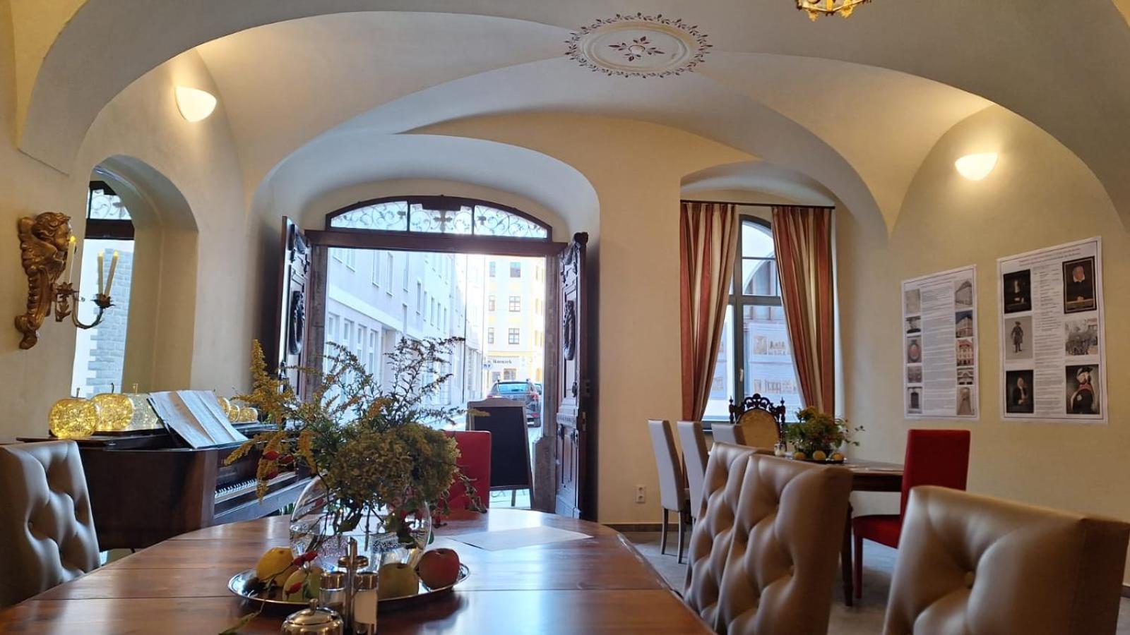 Stadtpalais Romantik-Suite 3 Zimmer Maximal 6 Personen เบาท์เซน ภายนอก รูปภาพ