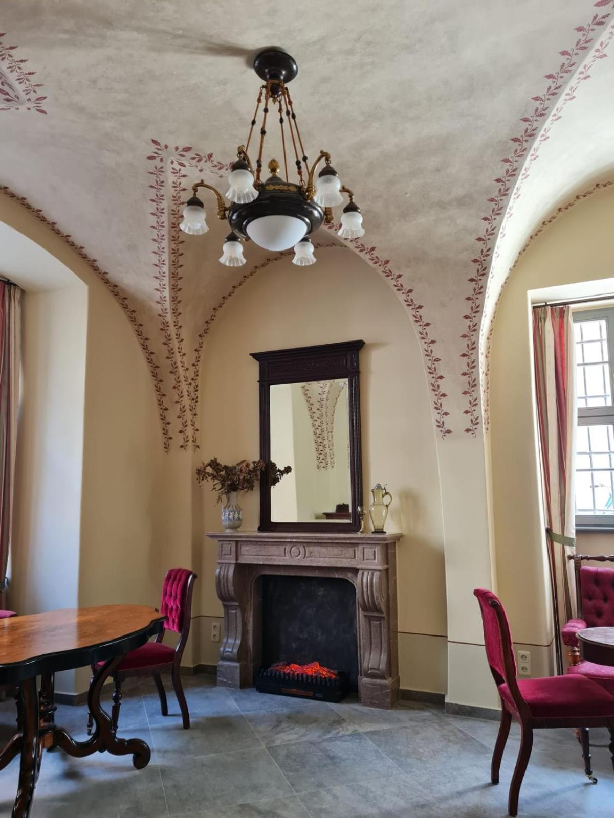 Stadtpalais Romantik-Suite 3 Zimmer Maximal 6 Personen เบาท์เซน ภายนอก รูปภาพ
